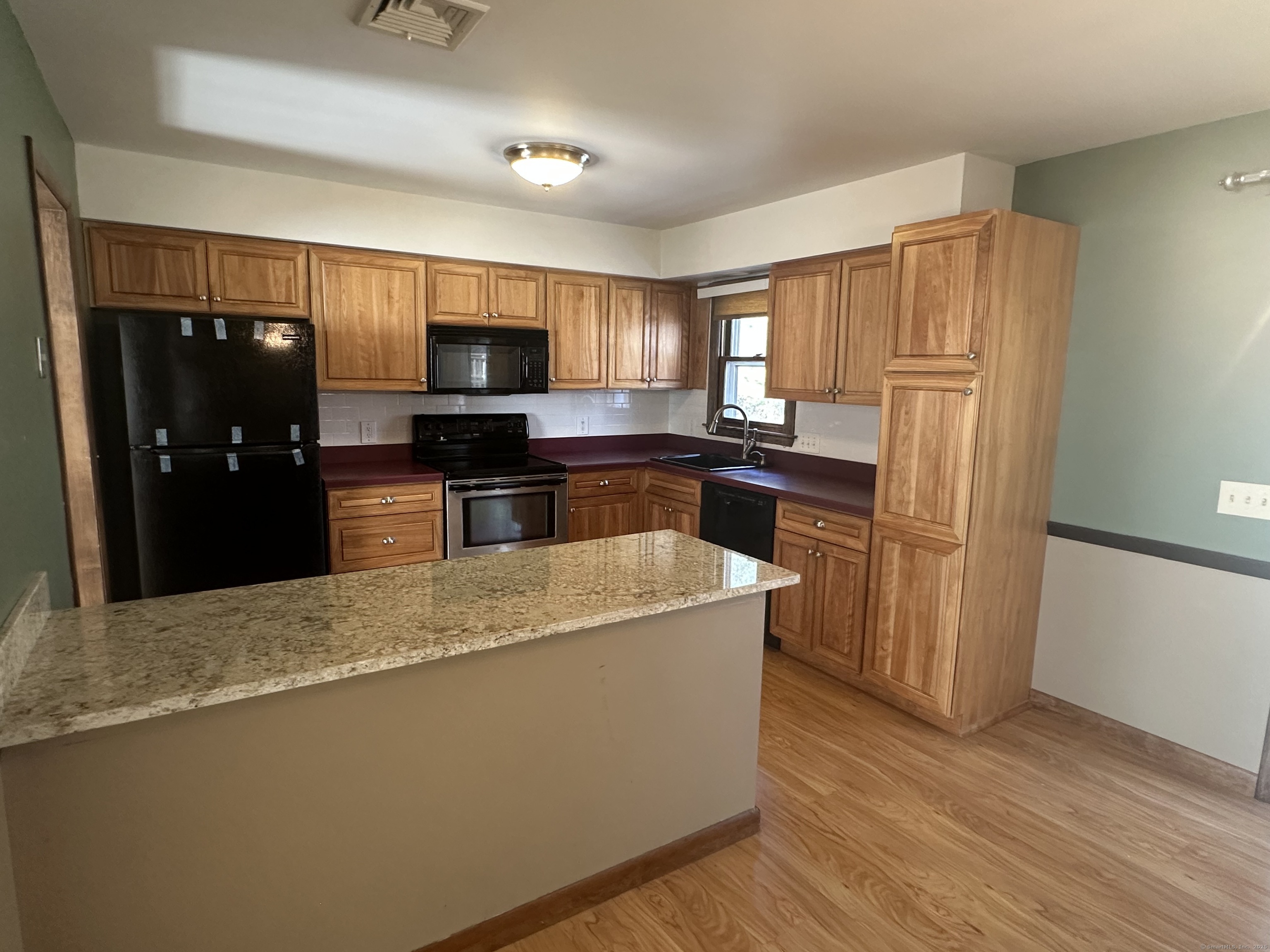 13 Twin Circle Road, West Haven, Connecticut image 9