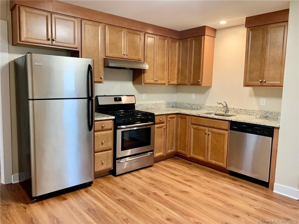 112 Montowese Street 2A, Branford, Connecticut - 1 Bedrooms  
1 Bathrooms  
3 Rooms - 