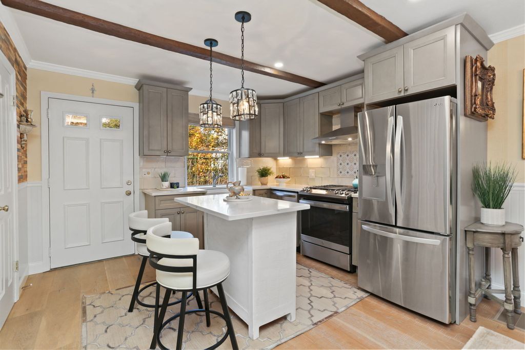 Photo of 376 Knapps Highway #376, Fairfield, CT 06825 (MLS # 24138399)