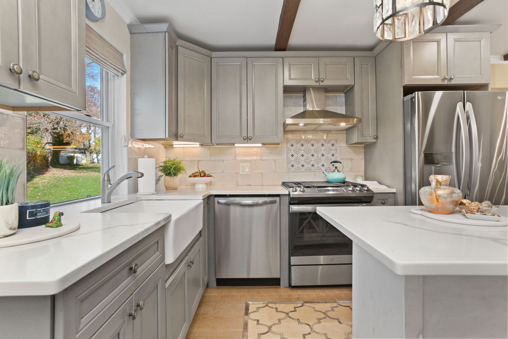 Photo of 376 Knapps Highway #376, Fairfield, CT 06825 (MLS # 24138399)