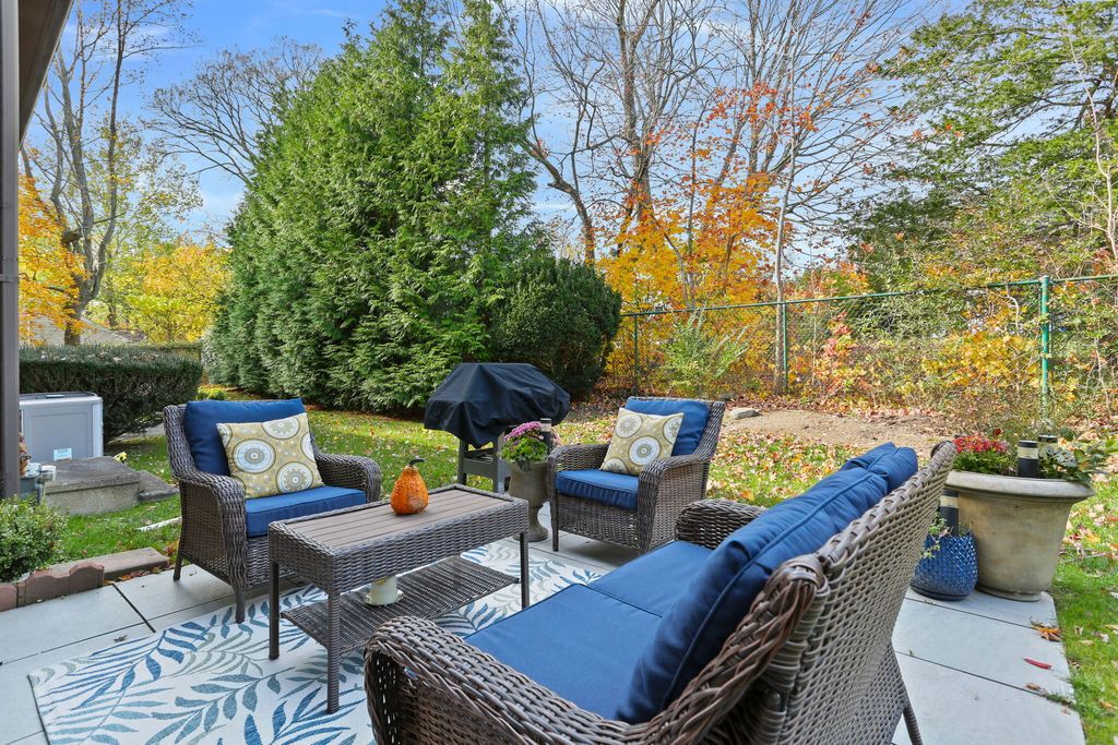 Photo of 376 Knapps Highway #376, Fairfield, CT 06825 (MLS # 24138399)