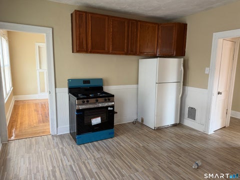 Multifamily For Rent - 411 Ellis Street #SECOND FLOOR<br/> New Britain, CT 06051