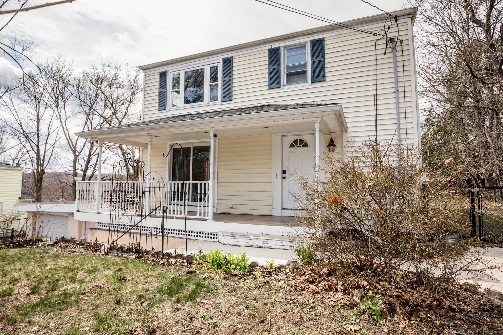 Guerney Avenue, Meriden, Connecticut - 4 Bedrooms  
2 Bathrooms  
8 Rooms - 