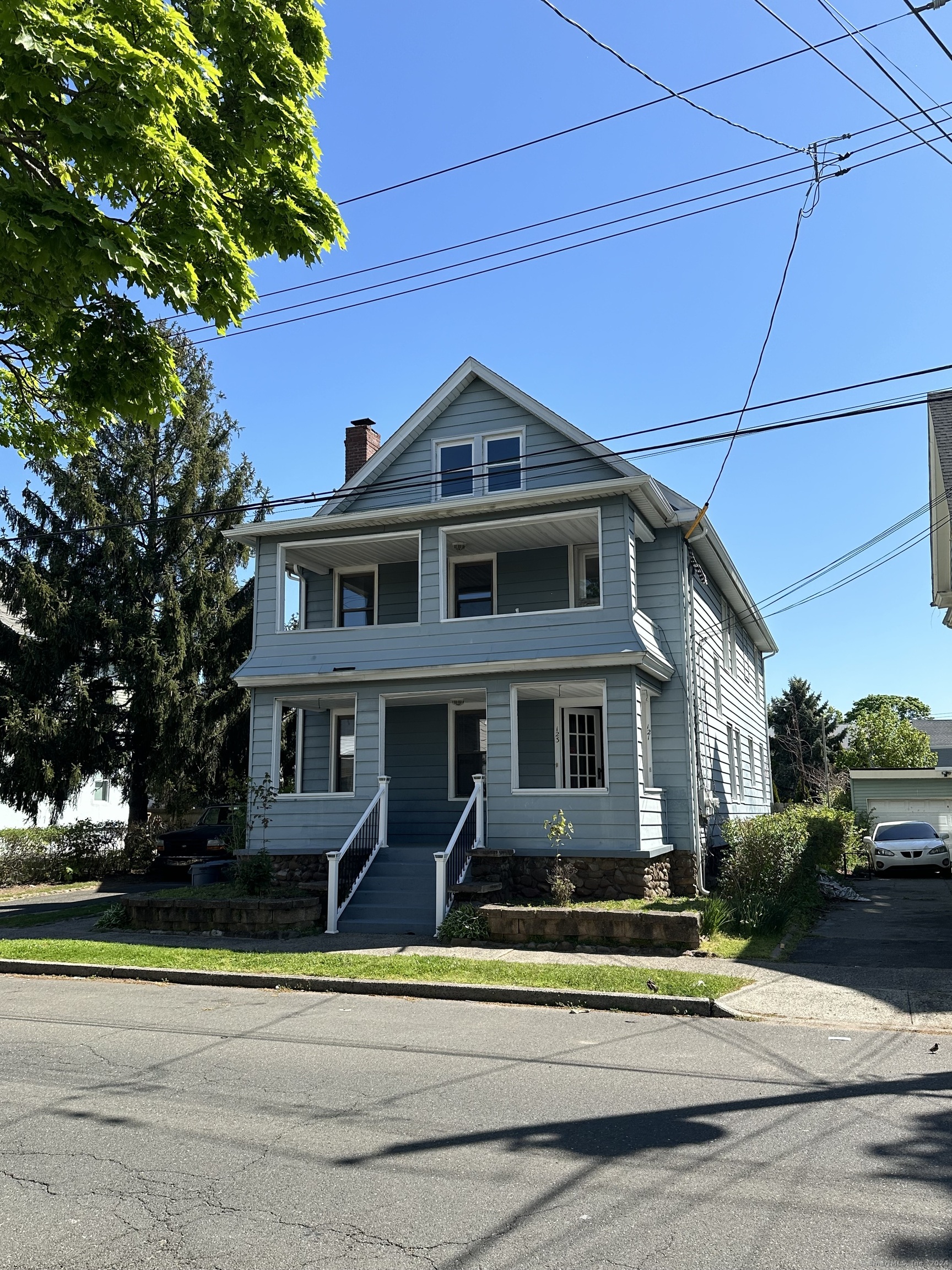 Property for Sale at 121 East Avenue, West Haven, Connecticut - Bedrooms: 6 
Bathrooms: 3 
Rooms: 13  - $399,900