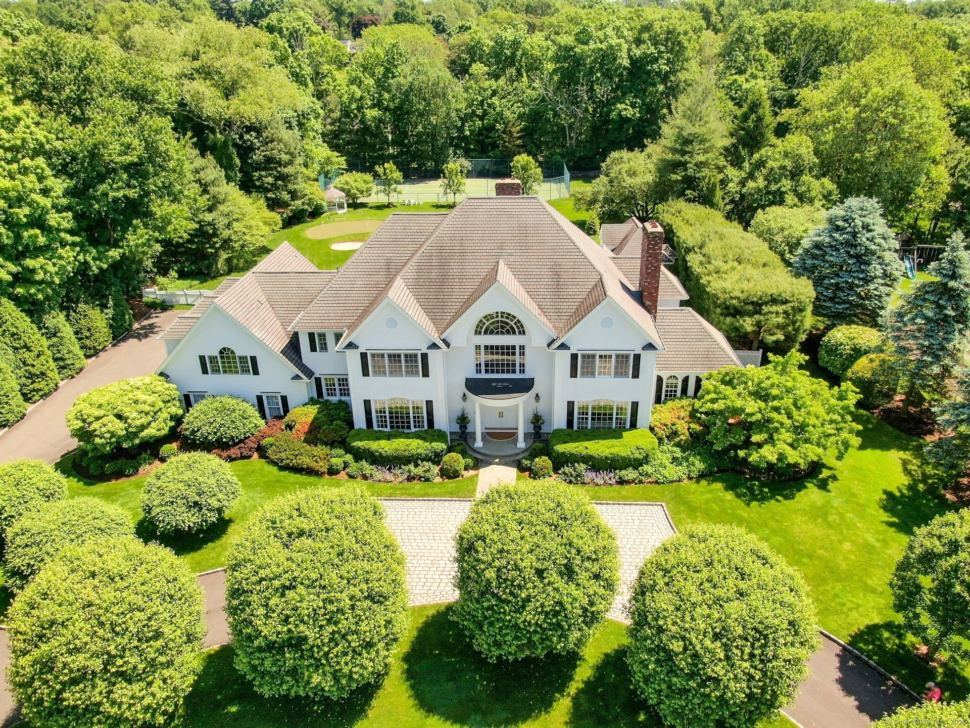 Property for Sale at 42 N  Meadows Lane, Stamford, Connecticut - Bedrooms: 4 
Bathrooms: 3.5 
Rooms: 11  - $2,750,000