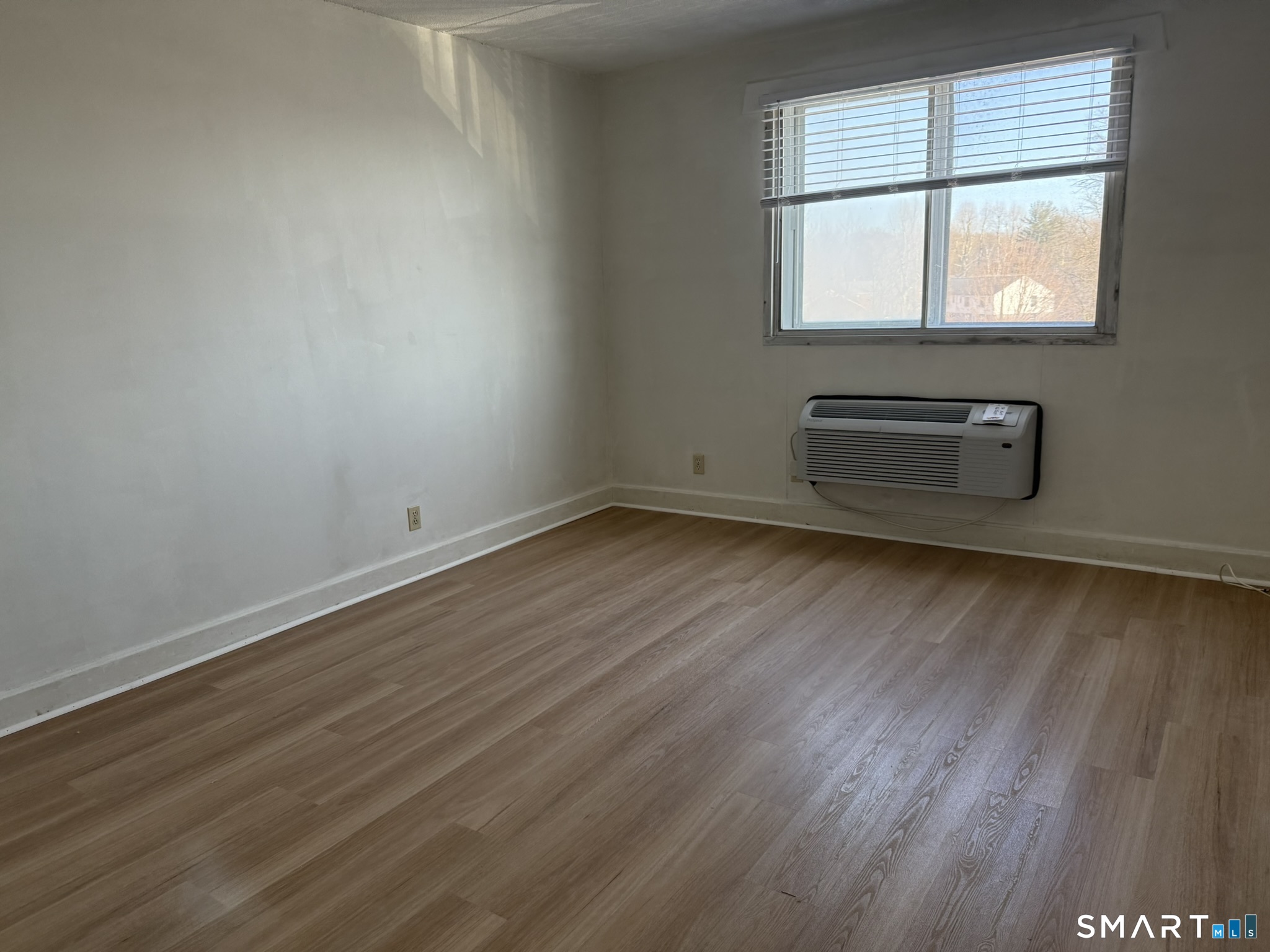 120 Huntington Turnpike 202