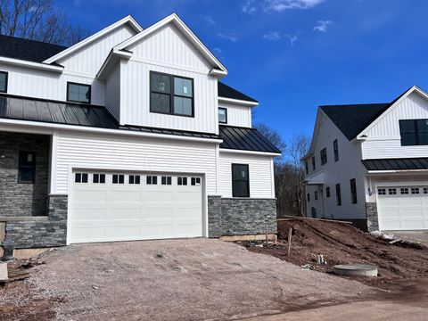 Condo For Sale - 33 Village Circle #33<br/> Guilford, CT 06437