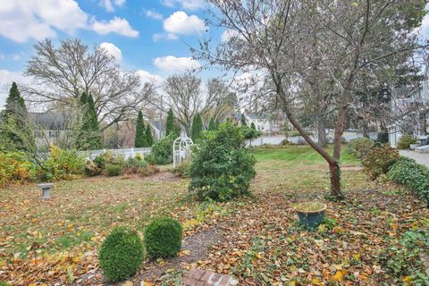 Tiny photo for 186 Williams Street E, Glastonbury, CT 06033 (MLS # 24137377)