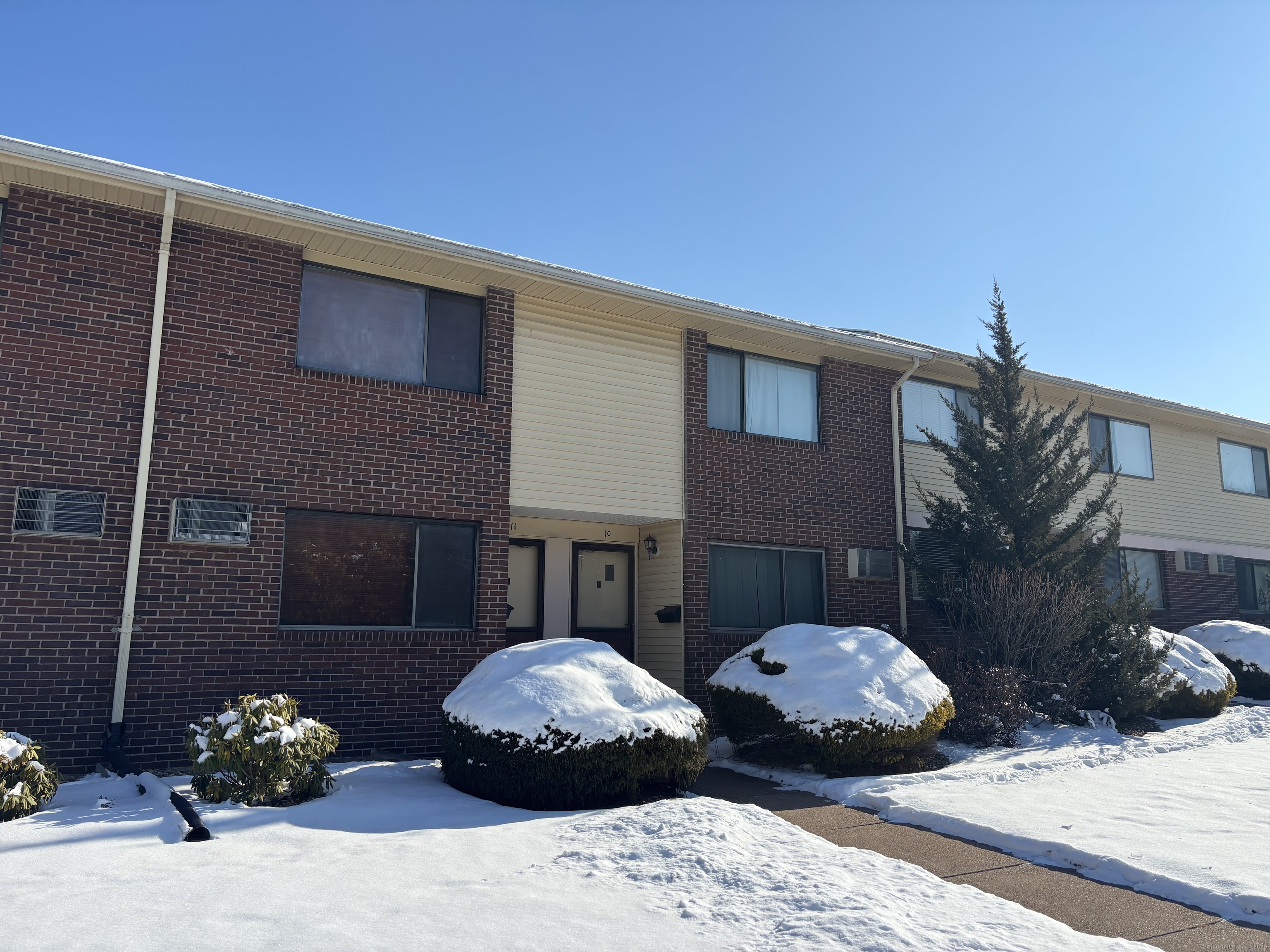 Homestead Street Apt F12, Manchester, Connecticut - 1 Bedrooms  
1 Bathrooms  
3 Rooms - 