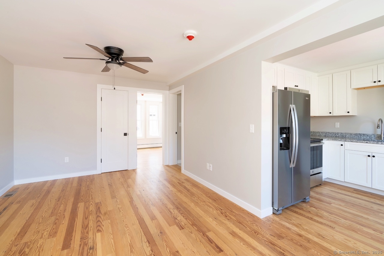 Main Street, Salisbury, Connecticut - 1 Bedrooms  
1 Bathrooms  
4 Rooms - 