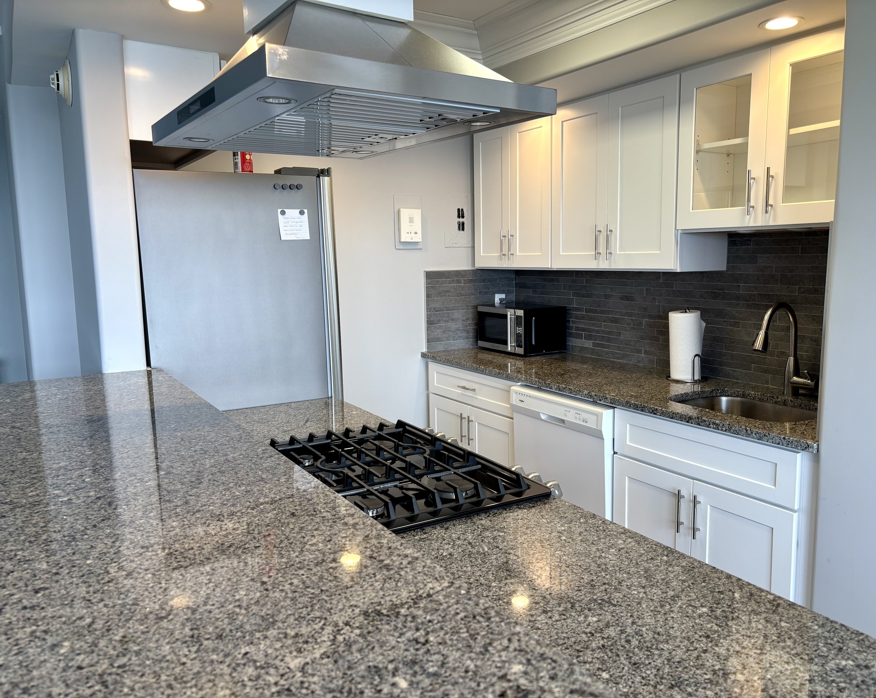 Bridgeport, Connecticut 06604, United States, 1 Bedroom Bedrooms, ,1 BathroomBathrooms,Residential,Pending,179618