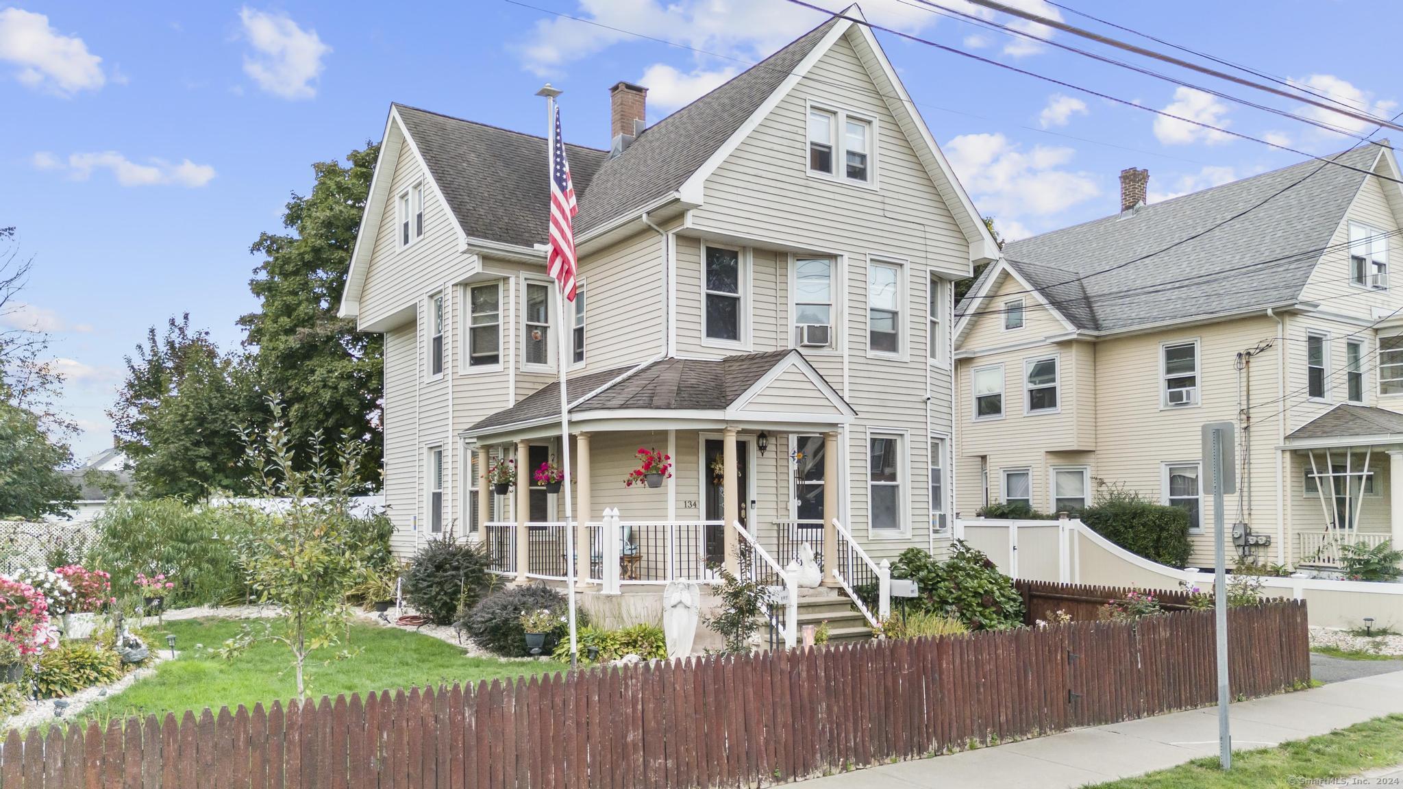 134 Gorham Avenue, Hamden, Connecticut - 3 Bedrooms  
4 Bathrooms  
14 Rooms - 