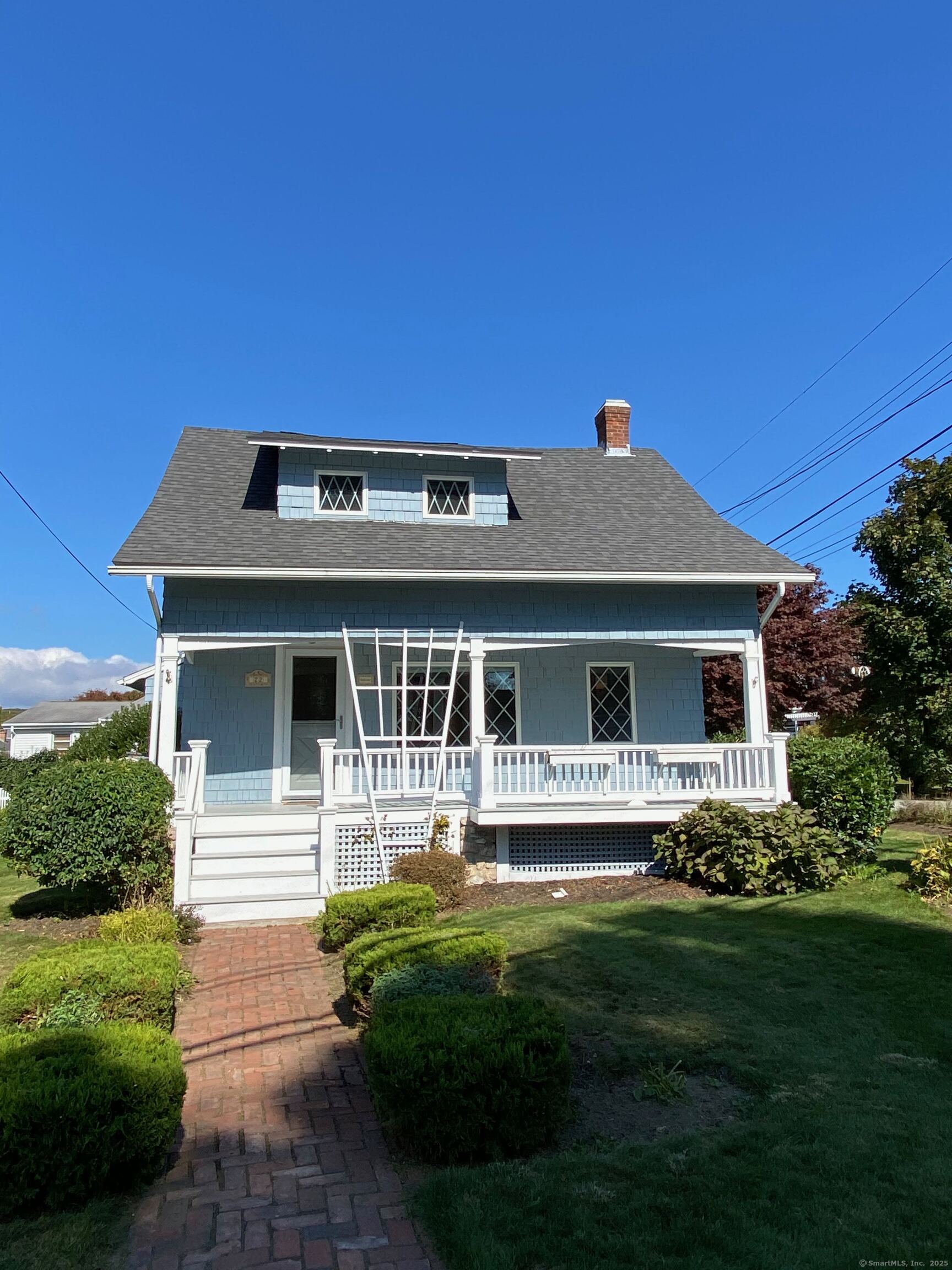 Beach Road, Groton, Connecticut - 4 Bedrooms  
3 Bathrooms  
8 Rooms - 