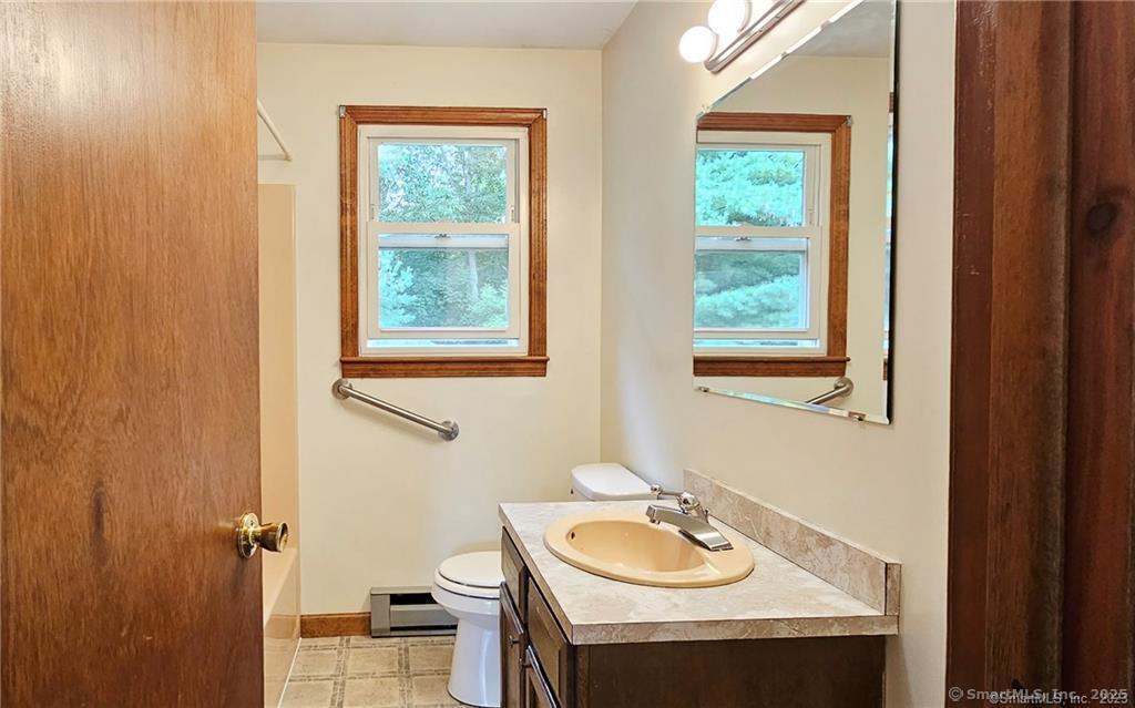 Woodstock, Connecticut 06281, United States, 2 Bedrooms Bedrooms, ,1 BathroomBathrooms,Residential,Pending,2461