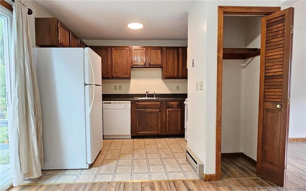 Woodstock, Connecticut 06281, United States, 2 Bedrooms Bedrooms, ,1 BathroomBathrooms,Residential,Pending,2461