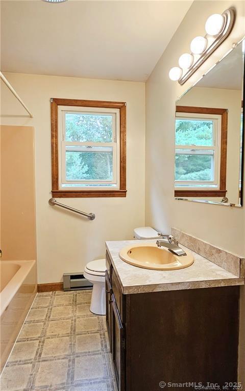 Woodstock, Connecticut 06281, United States, 2 Bedrooms Bedrooms, ,1 BathroomBathrooms,Residential,Pending,2461