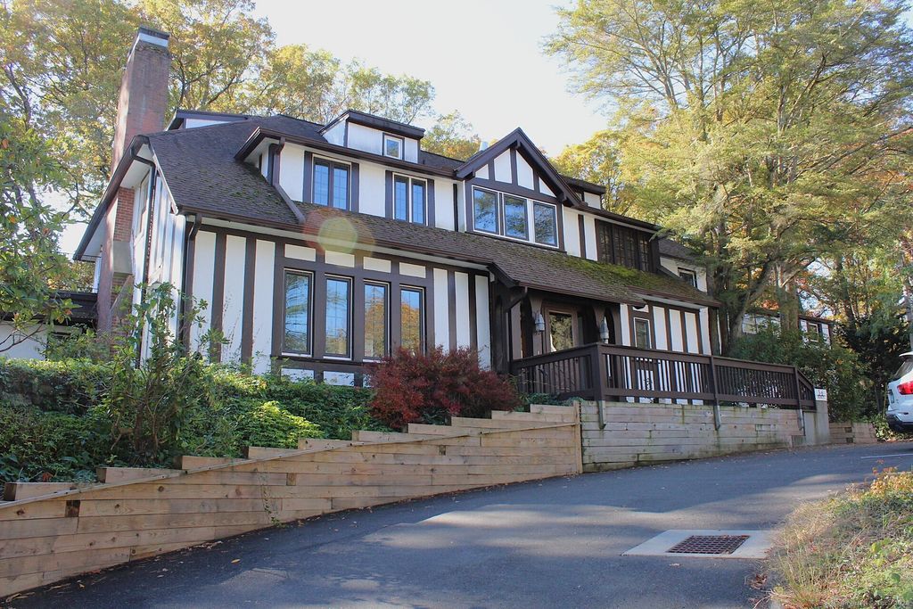 Photo of 360 Fountain Street #APT 5, New Haven, CT 06515 (MLS # 24135007)