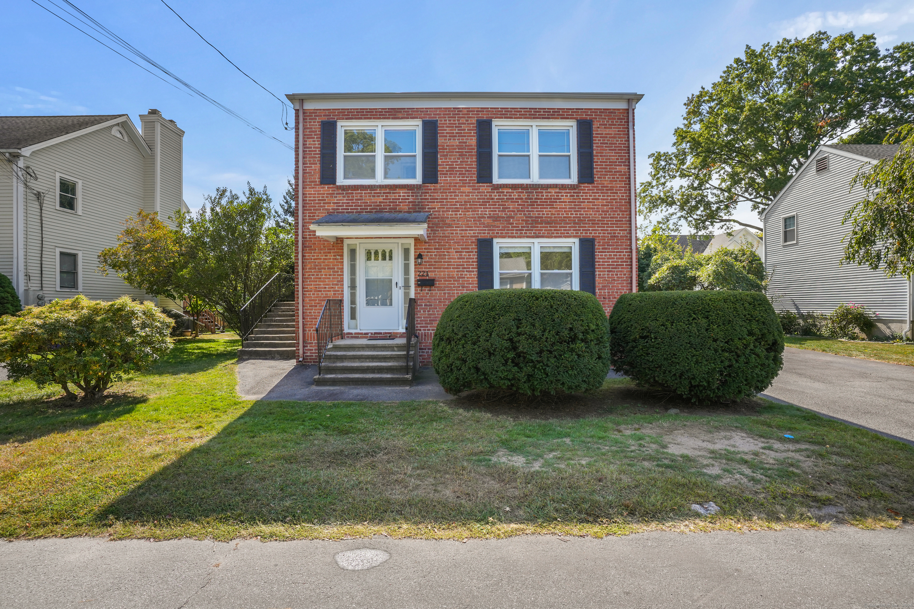 221 Hunyadi Avenue, Fairfield, Connecticut - 2 Bedrooms  
1 Bathrooms  
5 Rooms - 