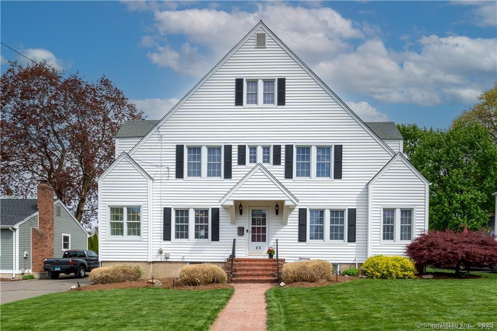 Dix Road, Wethersfield, Connecticut - 4 Bedrooms  
3 Bathrooms  
7 Rooms - 