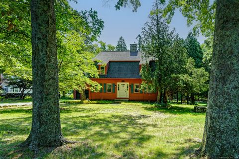 Photo of 674 Middle Turnpike, Mansfield, CT 06268 (MLS # 24133767)