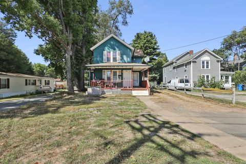 Photo of 476 Broad Street, Bristol, CT 06010 (MLS # 24117852)