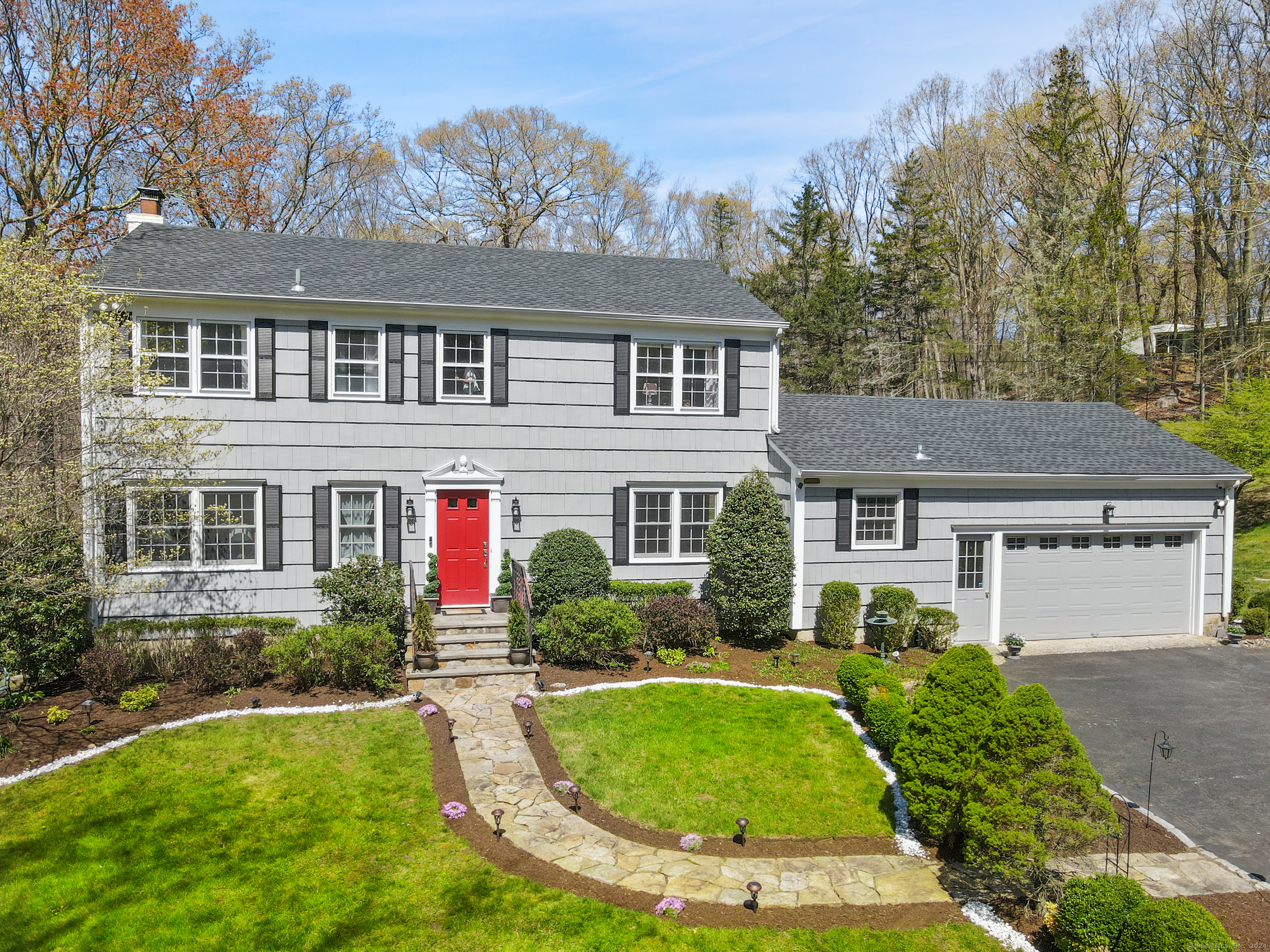 Property for Sale at 8 Evergreen Road, New Canaan, Connecticut - Bedrooms: 4 
Bathrooms: 3 
Rooms: 10  - $1,195,000