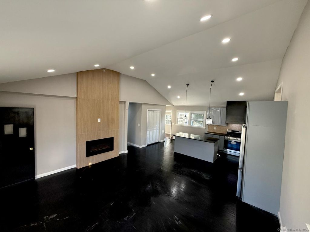 listing image 0