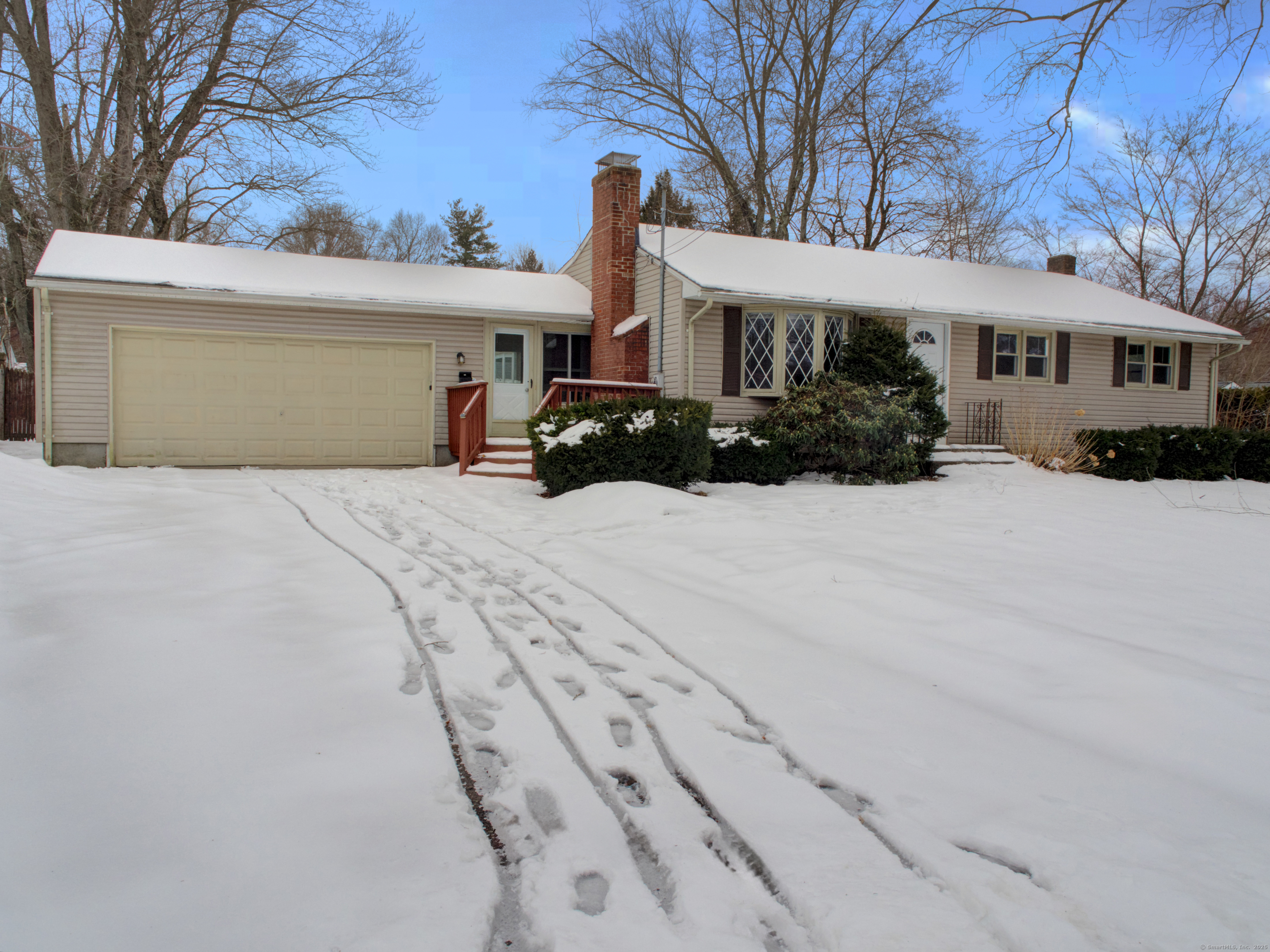 27 Aloha Drive, Enfield, Connecticut image 4
