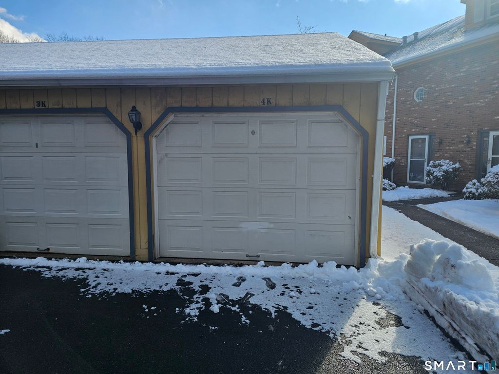 Photo of 1400 Hartford Turnpike #APT 24, North Haven, CT 06473 (MLS # 24147106)