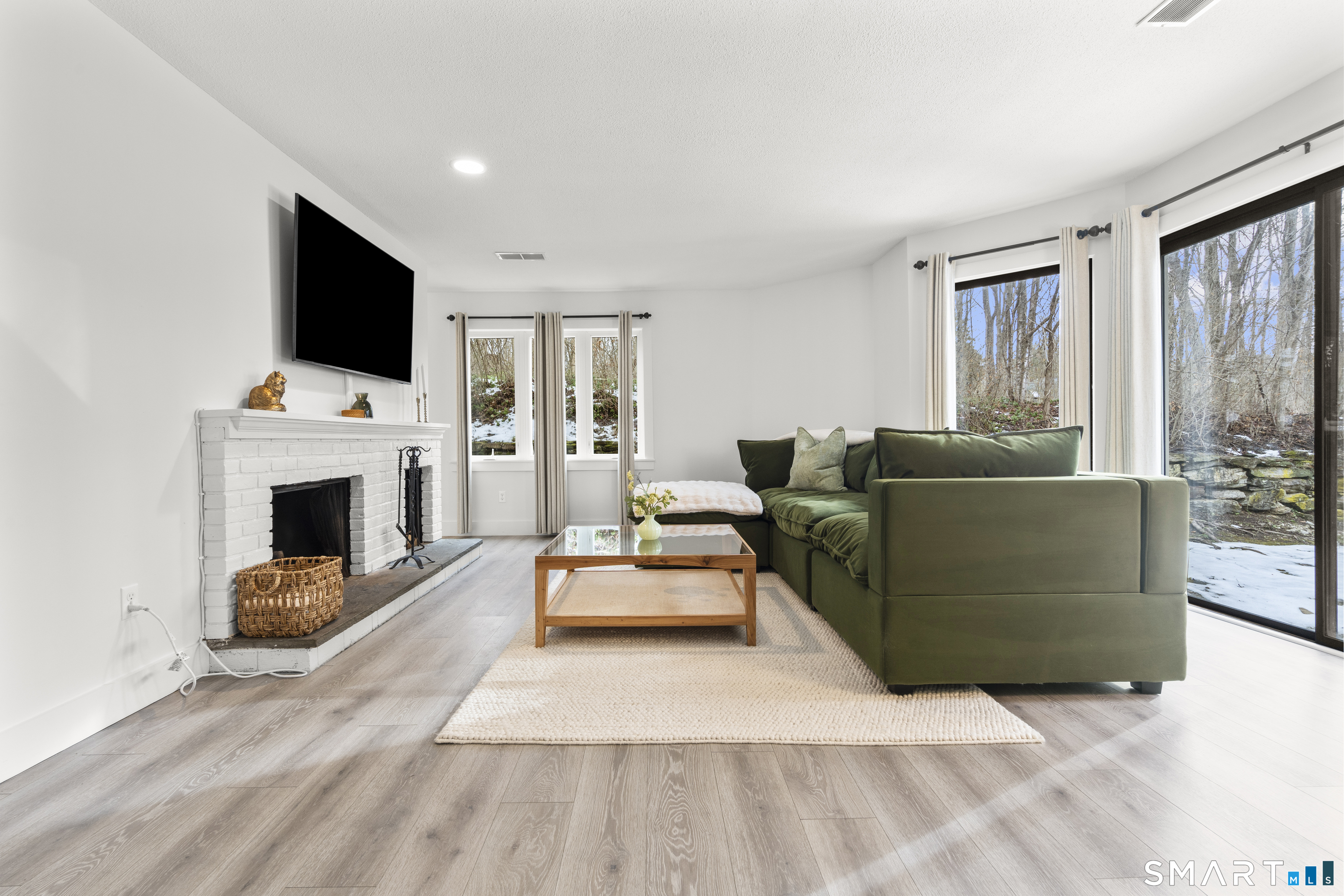 8 Upper Main Street 14