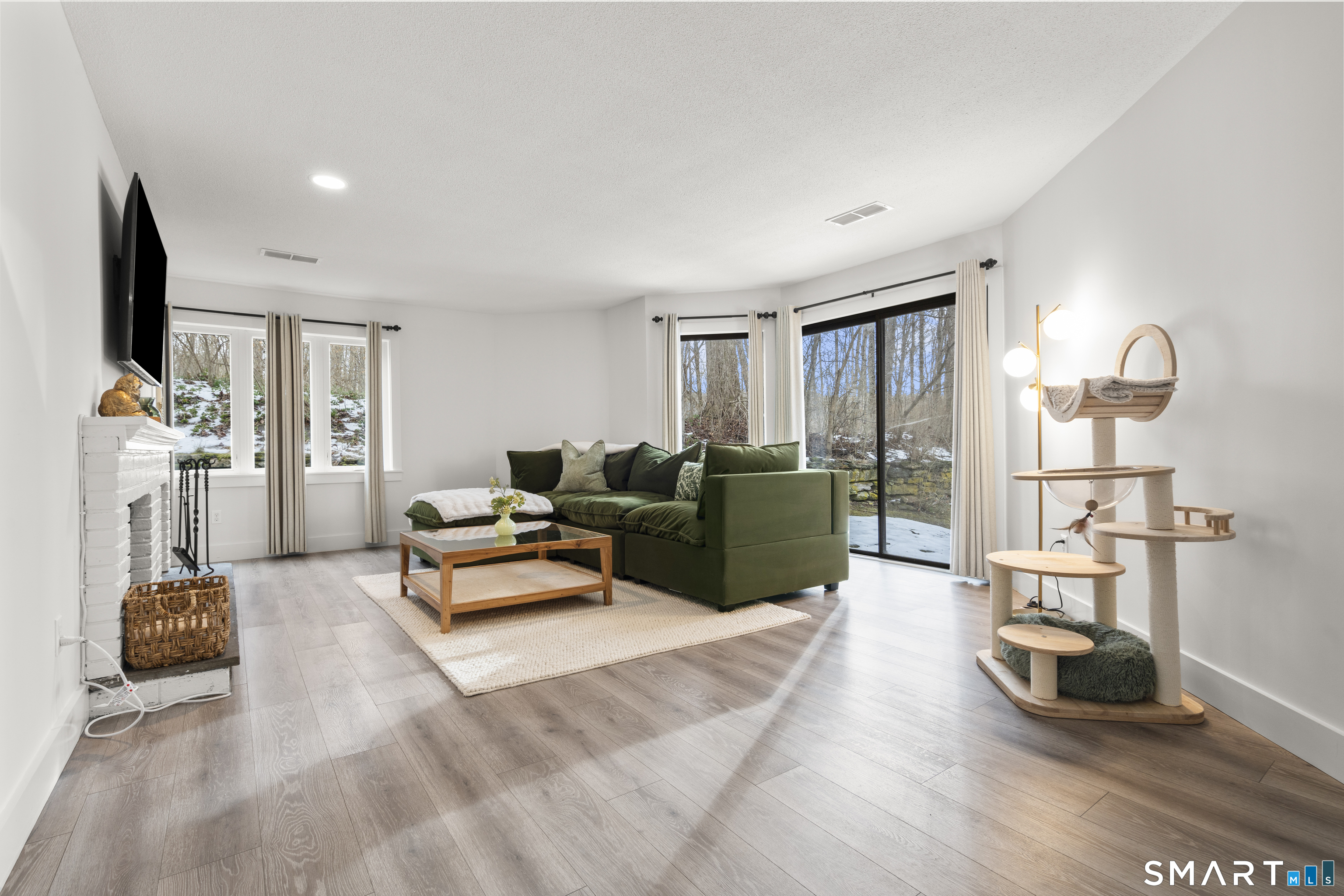 8 Upper Main Street 14