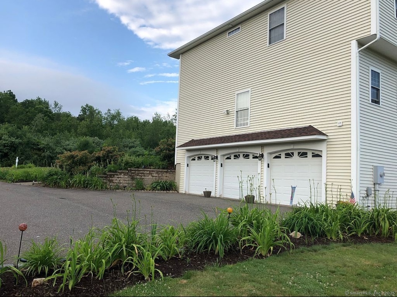 41 Mesa Drive, Bethany, Connecticut image 33