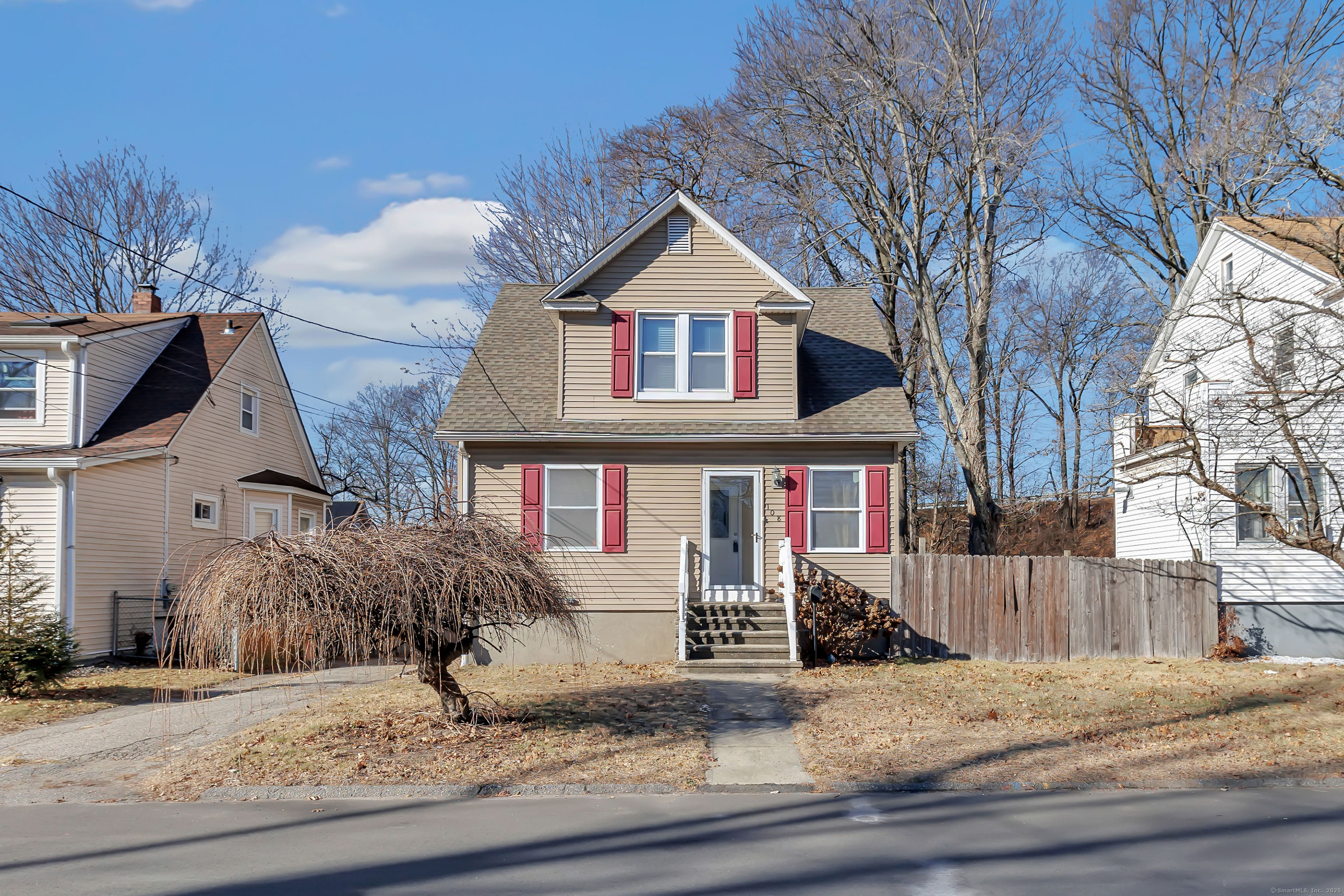 Rental Property at Drome Avenue, Stratford, Connecticut - Bedrooms: 3 
Bathrooms: 2 
Rooms: 6  - $3,250 MO.