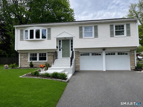 Photo of 16 Mayflower Circle, Fairfield, CT 06824 (MLS # 24174773)