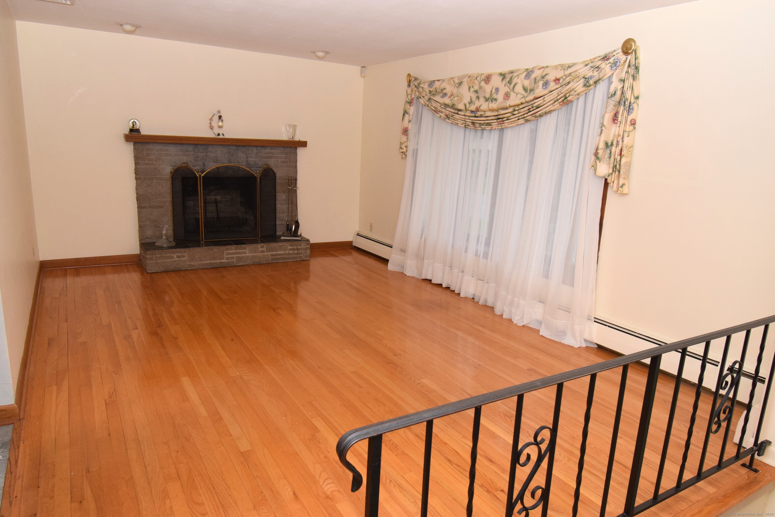 15 Valley Brook Road