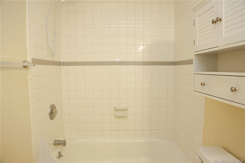 17 Fordyce Court #APT 2, New Milford, Connecticut image 8
