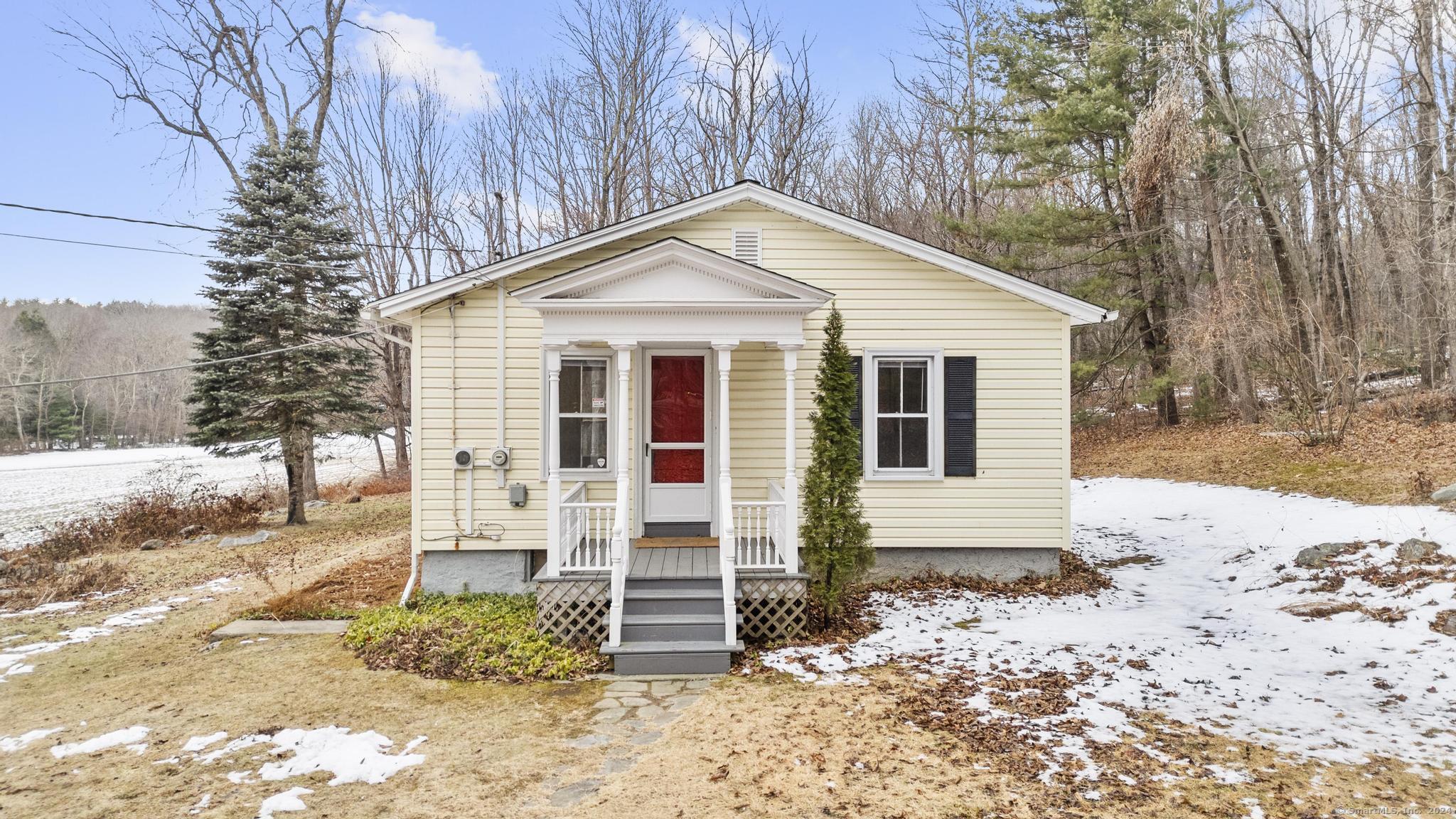 27 Stony Hill Road, Burlington, Connecticut - 2 Bedrooms  
1 Bathrooms  
4 Rooms - 