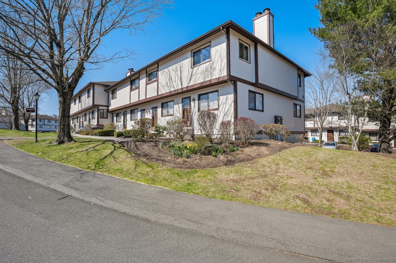 27 Crows Nest Lane #5N, Danbury, Connecticut image 2