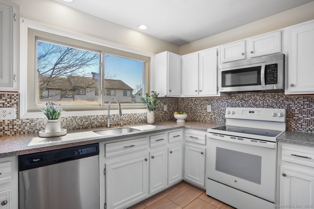 27 Crows Nest Lane #5N, Danbury, Connecticut image 13