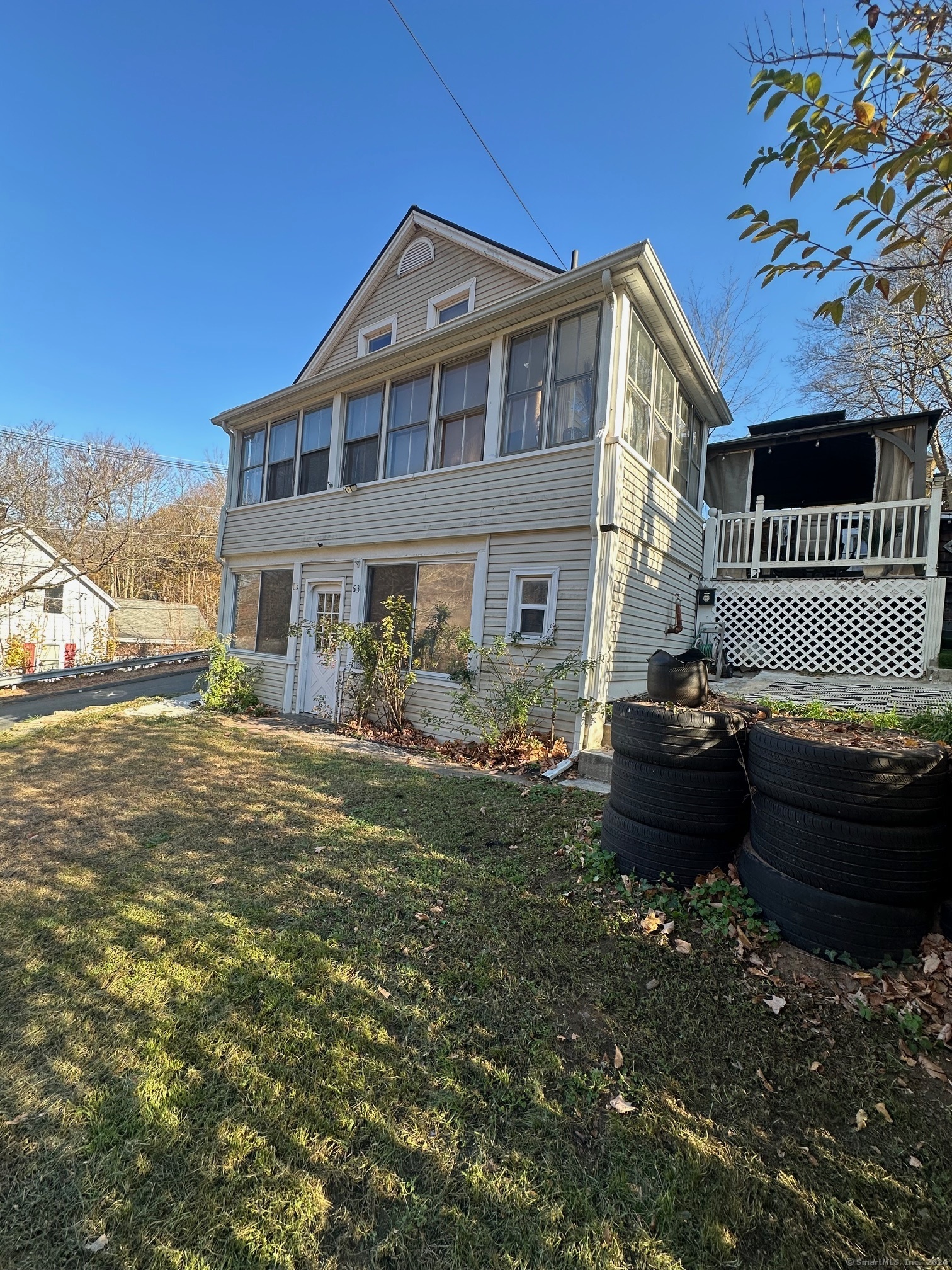 63 Vernon Avenue, Vernon, Connecticut - 3 Bedrooms  
2 Bathrooms  
5 Rooms - 