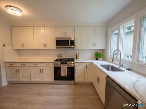 Photo of 8 Lyle Court #G, Farmington, CT 06032 (MLS # 24186735)