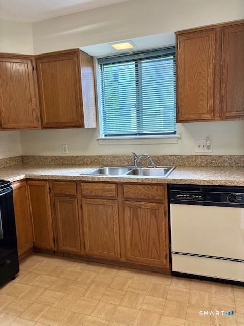 Tiny photo for 203 Thompson Street #E, East Haven, CT 06513 (MLS # 24168256)