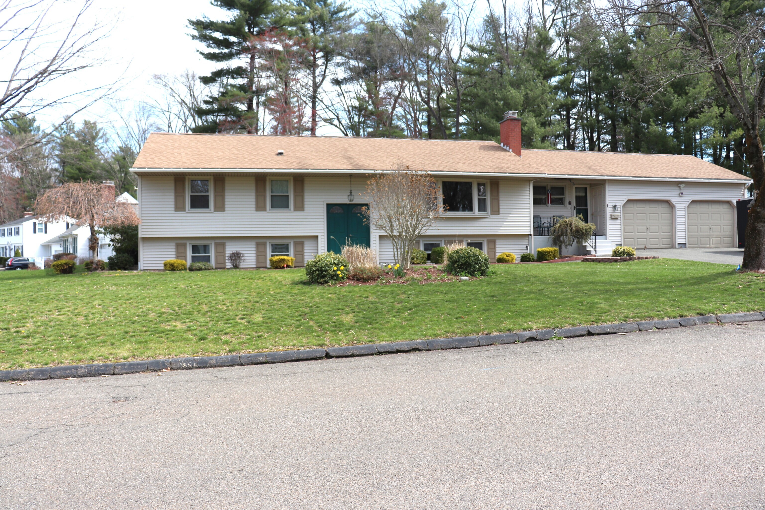 1 Sunrise Circle, Enfield, Connecticut image 1