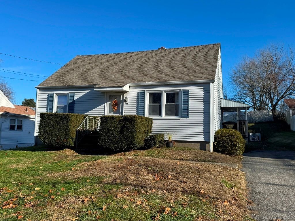 Photo of 186 Chestnut Hill Avenue, Waterbury, CT 06704 (MLS # 24144168)