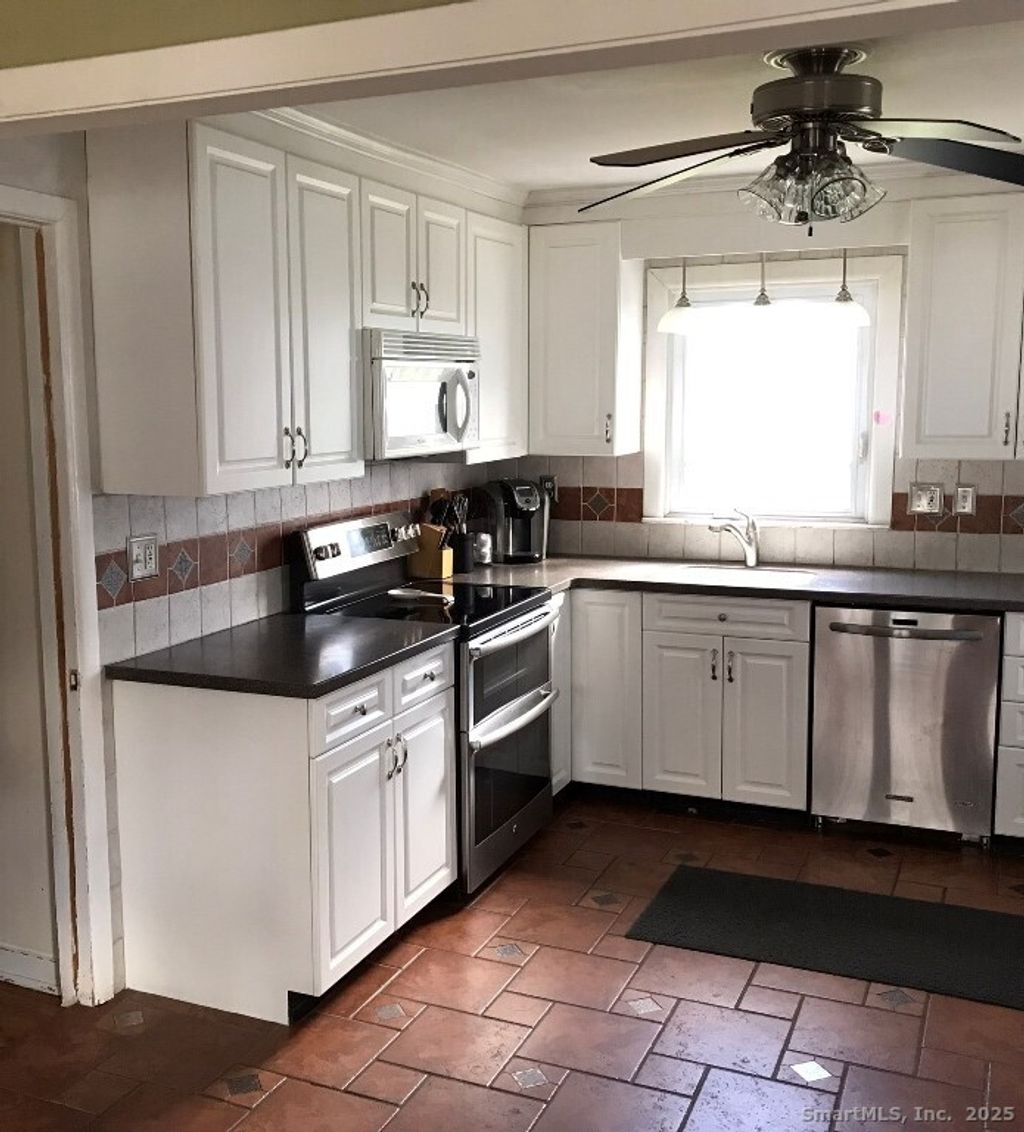 Photo of 186 Chestnut Hill Avenue, Waterbury, CT 06704 (MLS # 24144168)