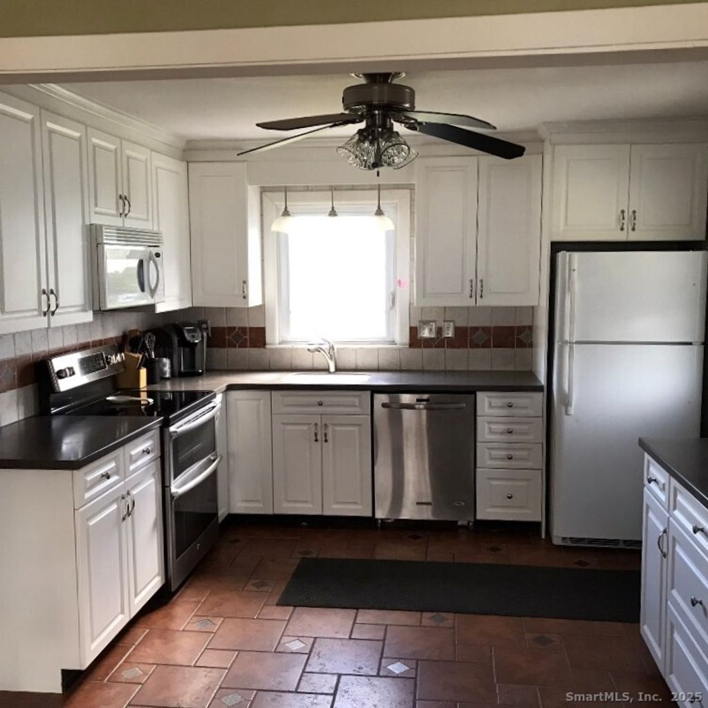 Photo of 186 Chestnut Hill Avenue, Waterbury, CT 06704 (MLS # 24144168)