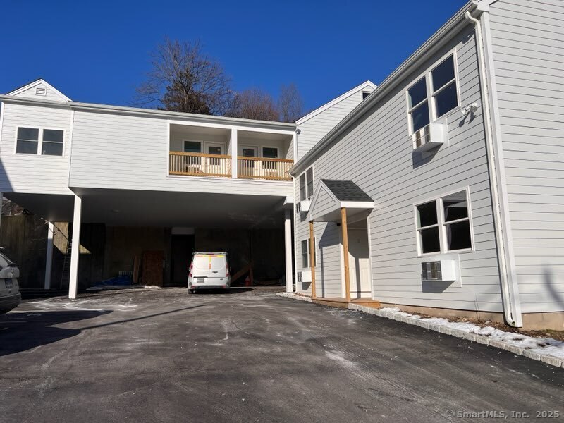 Rental Property at Hamilton Avenue Apt 5, Norwalk, Connecticut - Bedrooms: 1 
Bathrooms: 1 
Rooms: 3  - $2,500 MO.