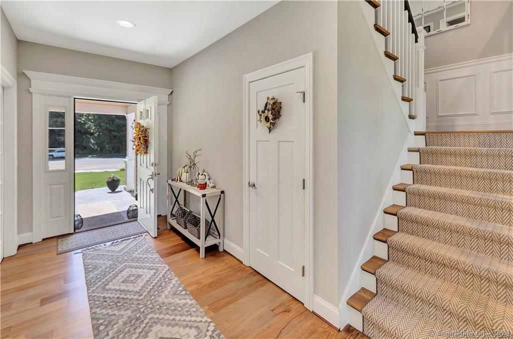 40 Holcomb Street, Simsbury, Connecticut image 4