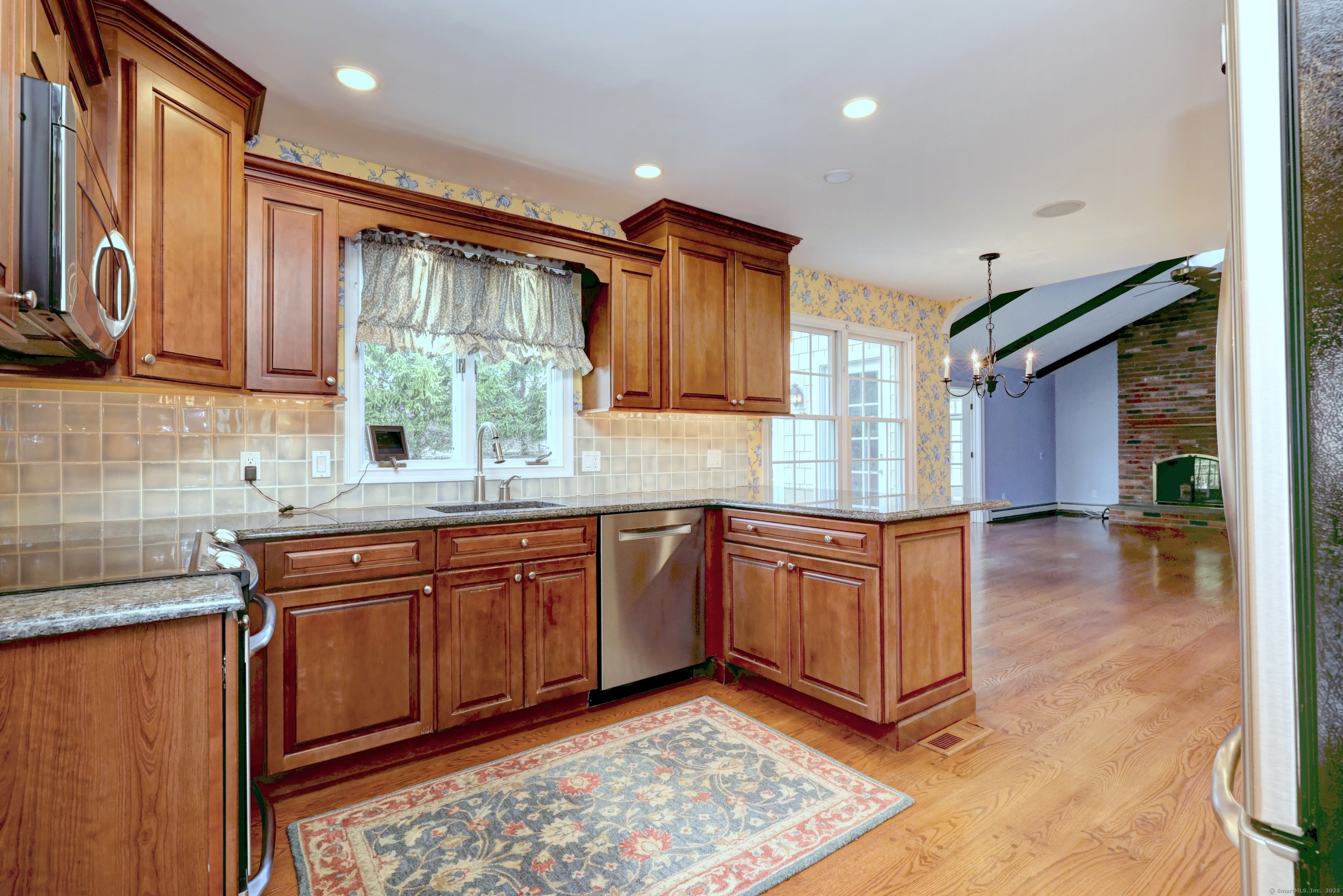 16 Blackberry Road, Trumbull, Connecticut image 8