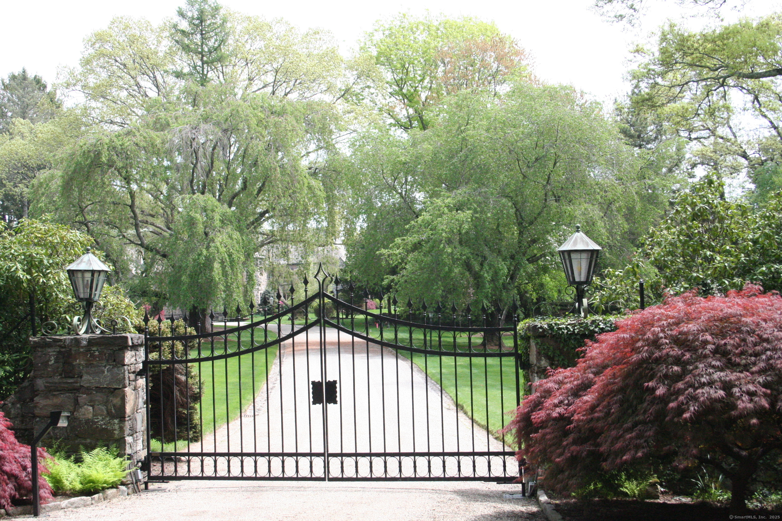 Dogwood Lane, Westport, Connecticut - 6 Bedrooms  
5.5 Bathrooms  
11 Rooms - 